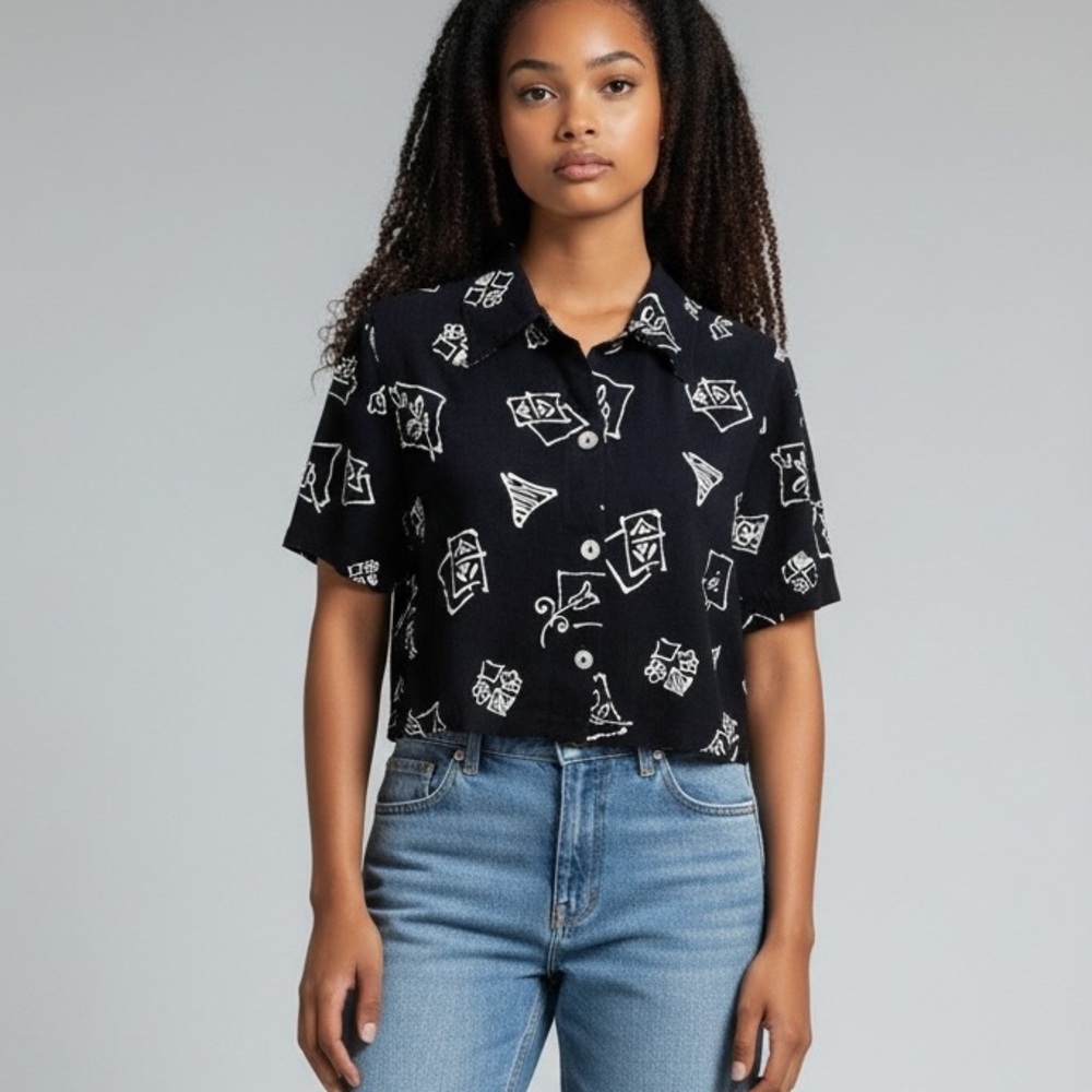 VINTAGE‎ Notations button up crop top with black and white graphic print.